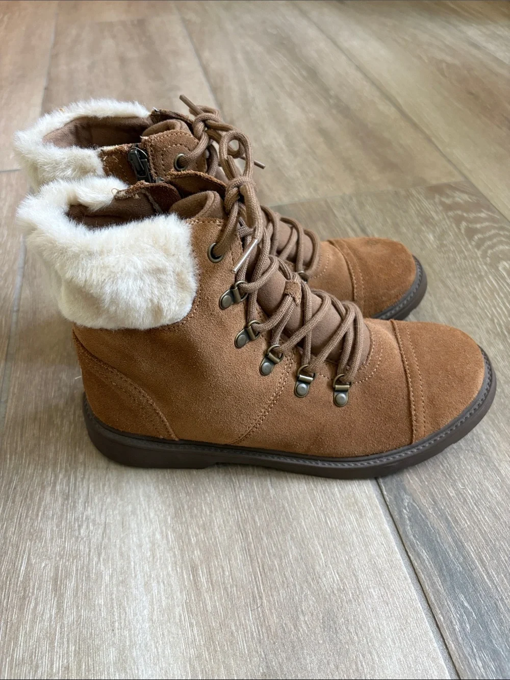 UGG Australia Azell Hiker Weather Boots Suede Lace-Up Chestnut Youth Size 6